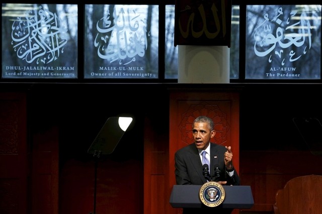 Obama slams Islamophobic rhetoric in first visit to US mosque as president