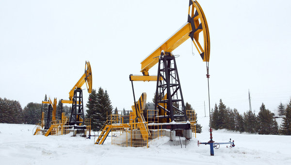 Russia's oil output hits record ahead of possible OPEC talks