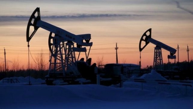 Oil rises on hopes of strengthening US growth data