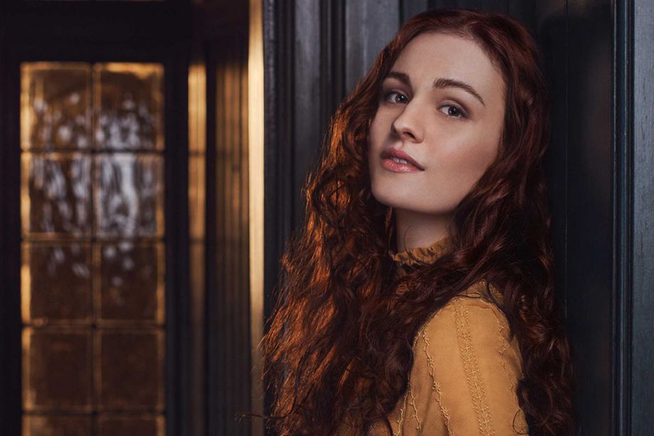 Sophie Skelton Outlander