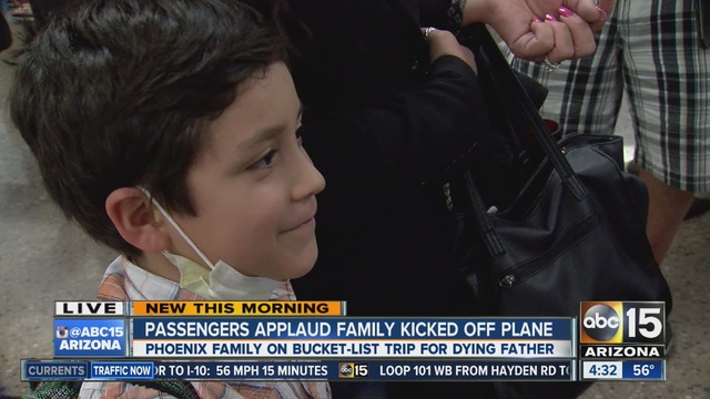 Passengers applaud family kicked off plane                      KNXV