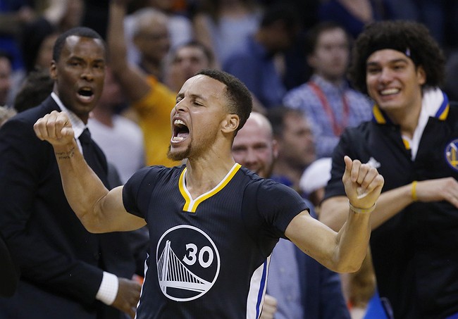 Stephen Curry stars again as Golden State Warriors see off Oklahoma City Thunder