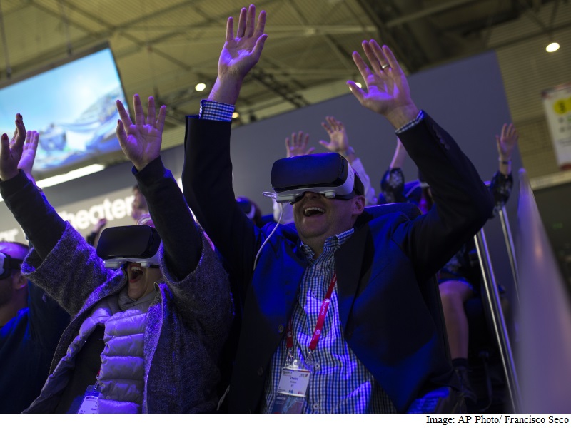 Virtual Reality Is as Smartphone Sales Slow