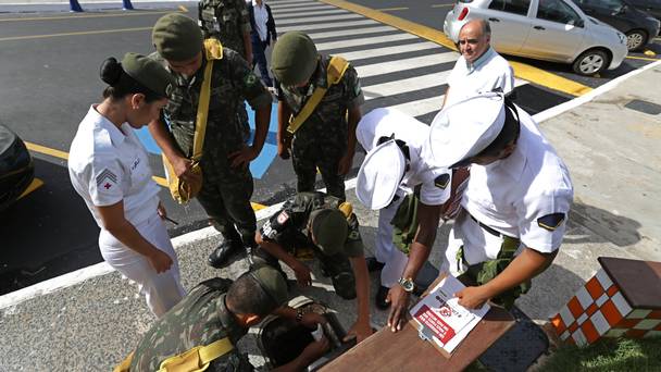 Soldiers conduct an inspection at a school in Brasilia