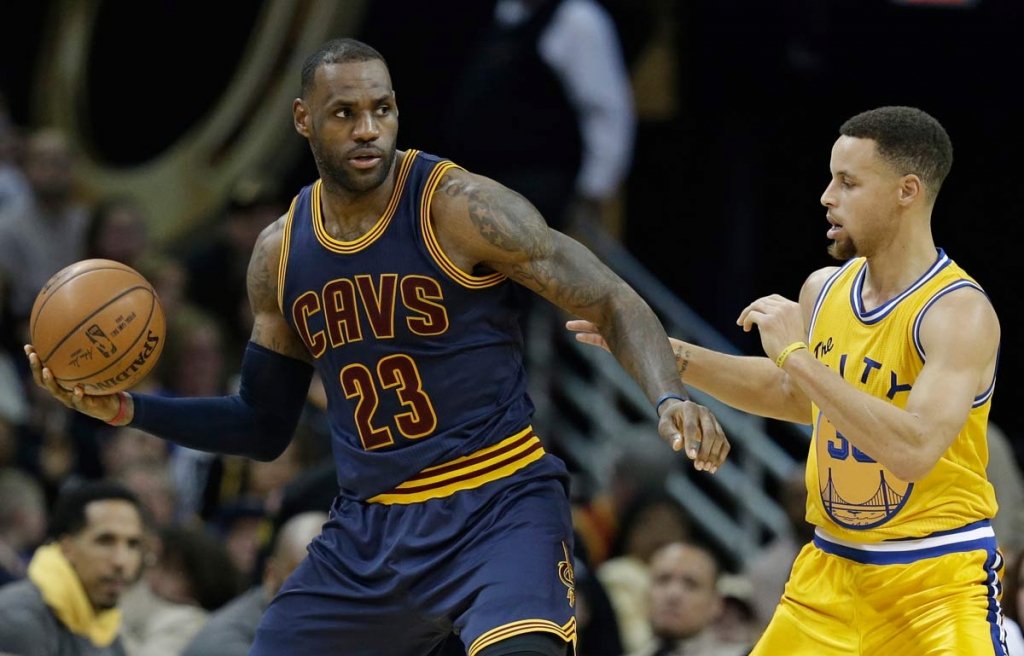 Cleveland Cavaliers&#039 Le Bron James left drives past Golden State Warriors’ Stephen Curry in the second half of an NBA basketball game Monday Jan. 18 2016 in Cleveland