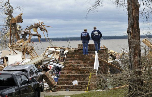 The Latest: Storms hit the South, causing death and damage