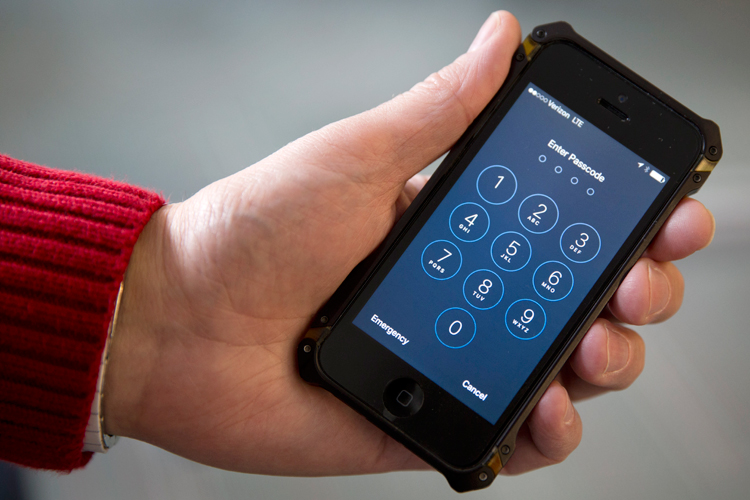 The tech industry is starting to line up with Apple in its fight against the federal government over the encryption it uses to keep iPhones secure