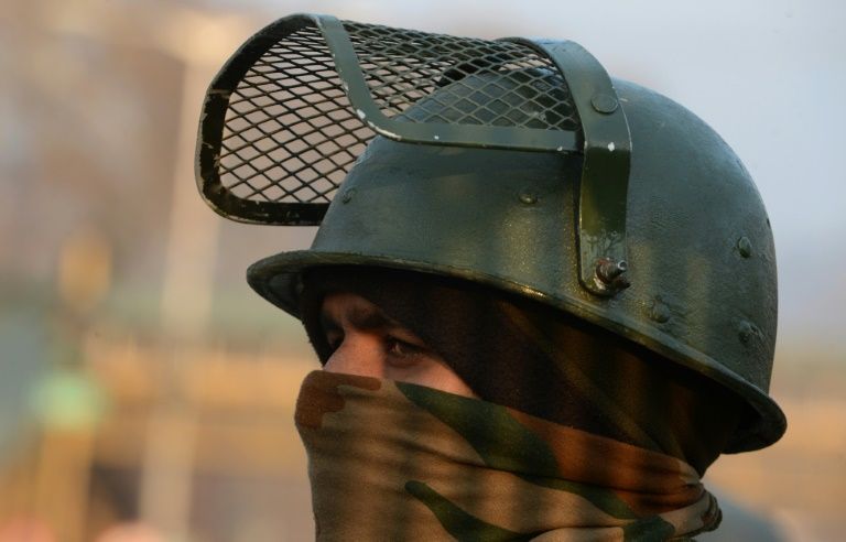 Two soldiers four'militants killed in Indian Kashmir