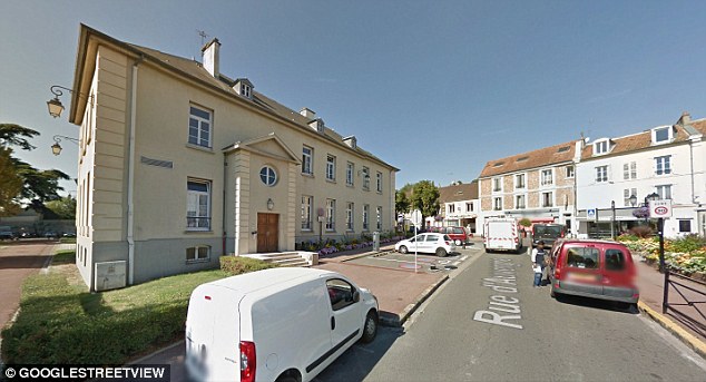 Shocked partygoers found the badly decomposed body of a woman who is believed to be aged between 30 and 50 in the garden of the house they rented in Palaiseau which is 10 miles south of Paris file