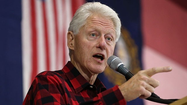 Bill Clinton campaigns in NH