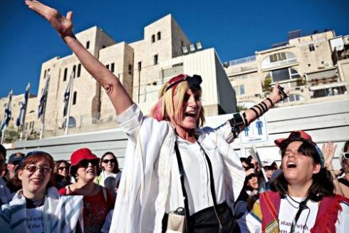 Women of the Wall praying