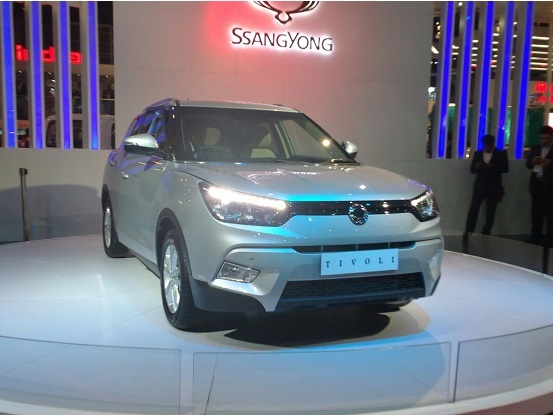 Mahindra Ssang Yong Tivoli Compact SUV unveiled at Delhi Auto Expo 2016