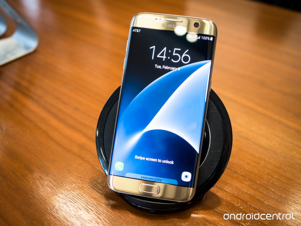 Samsung Galaxy S7 and angled wireless charger