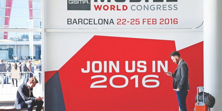 Mobile World Congress 2016 Fingers Crossed! Mark Zuckerberg Attending The Event