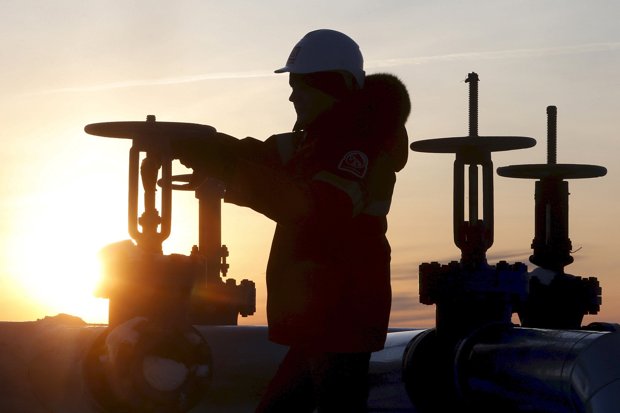 Analysts are predicting that the price of oil will recover in 2016
Sergei Karpukhin  Reuters