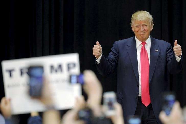 Trump holds lead in New Hampshire rebuked for profanity by Bushes