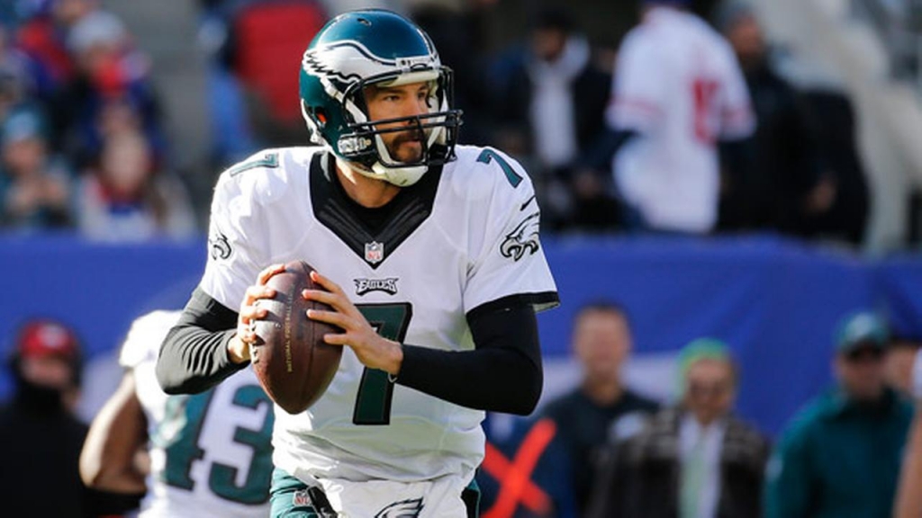 Philadelphia Eagles quarterback Sam Bradford steps back to pass against the New York Giants during the first quarter of an NFL football game Sunday Jan. 3 2016