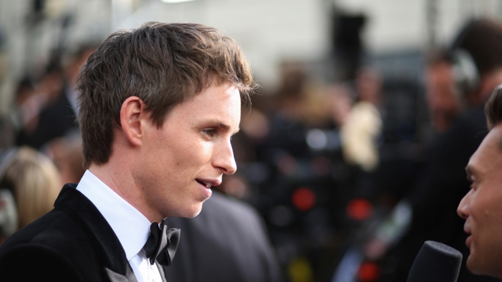 Eddie Redmayne reveals some amazing baby news on the Oscars red carpet