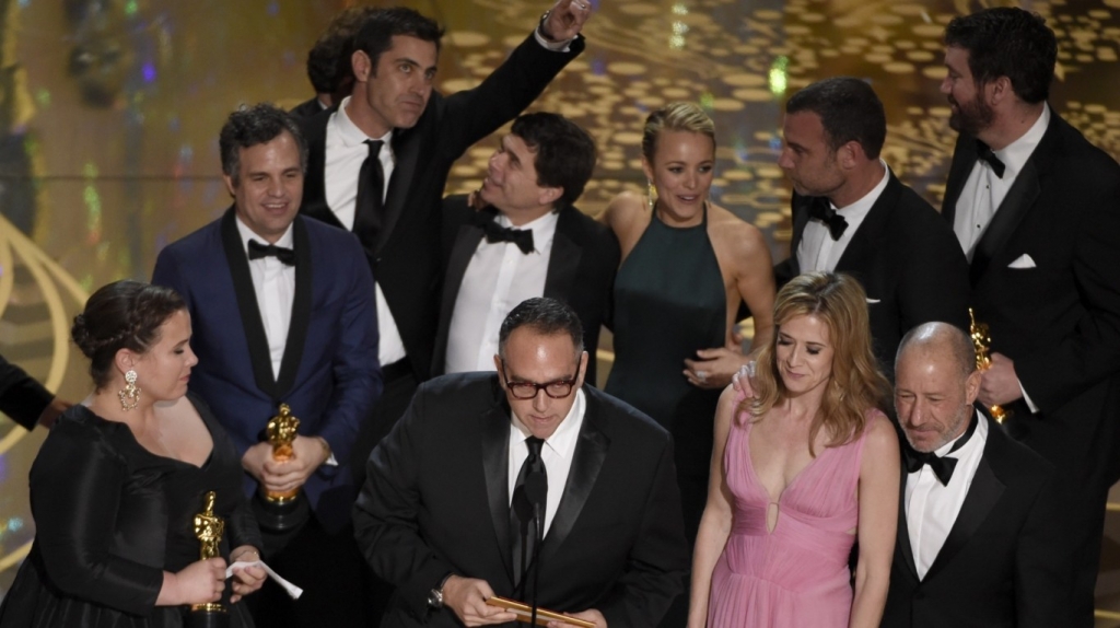 Oscars 2016 Surprise as newspaper drama Spotlight beats The Revenant to best