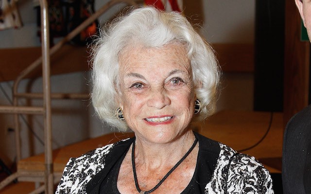 Sandra Day O'Connor Receives Prestigious Award From Irish Center In Arizona