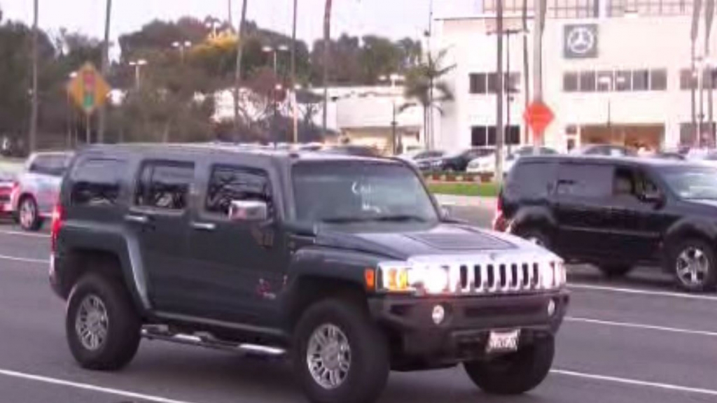 Authorities pursue SUV driver from LA County to OC, now watching parked car in Newport Beach