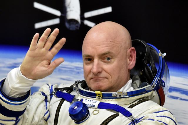 Astronaut twin Scott Kelly to return after year in space