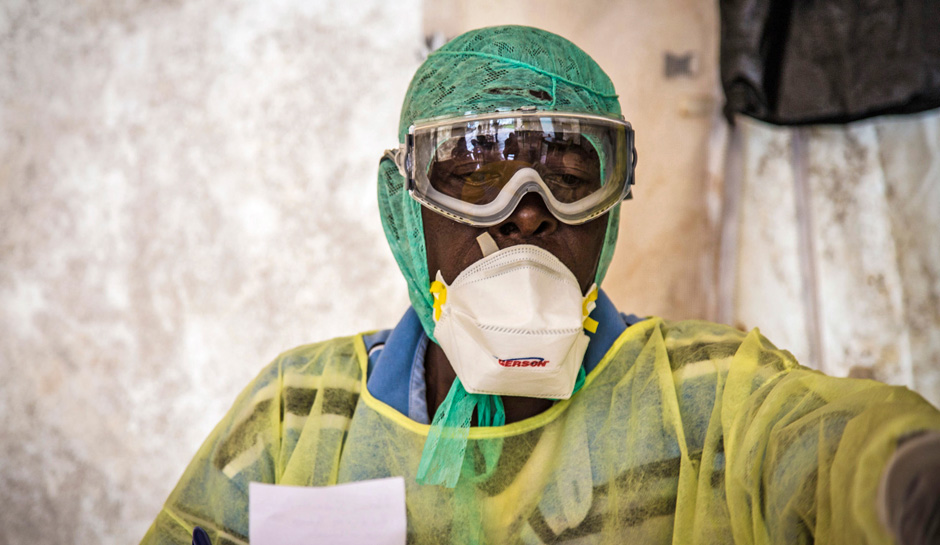 Healthcare worker screens for ebola