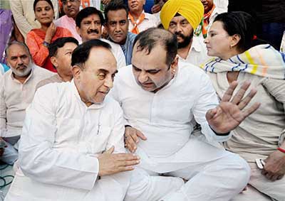 New Delhi BJP leader Subramanian Swamy meets party MP Mahesh Giri who is staging hunger strike outside the residence of Delhi CM Arvind Kejriwal in New Delhi on Monday in protest against his allegations regarding the murder of NDMC official MM Khan. PTI