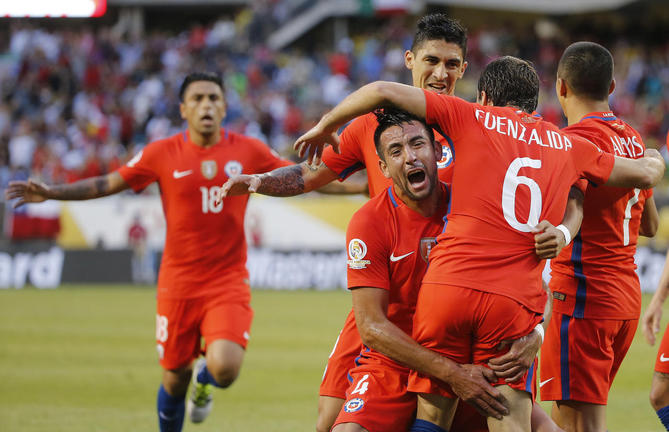 Thunderstorm hits Copa semi