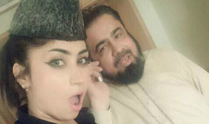 Home Entertainment Qandeel Baloch stirs up a social media storm by posting pictures with