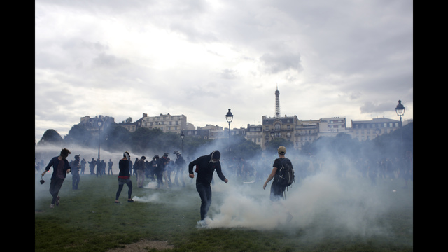 Eiffel tower-Turns protest site