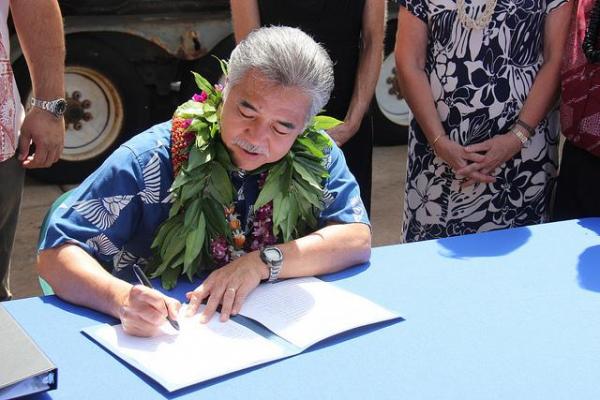 Governor Ige signs bill putting gun owners in FBI database