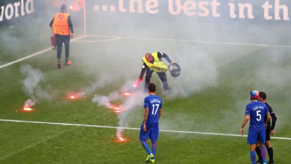 Czechs erase two-goal deficit to draw with Croatia after flare disruption