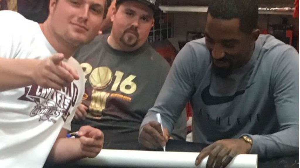 J.R. Smith signs a pipe