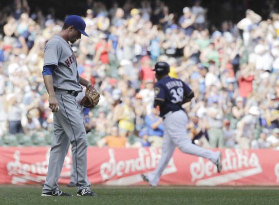 New York Mets relief pitcher Logan Verrett looks