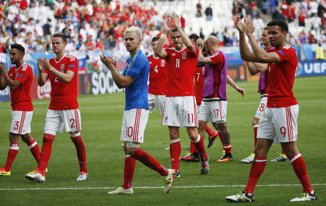 Bale and Robson Kanu give Wales 2-1 win over Slovakia