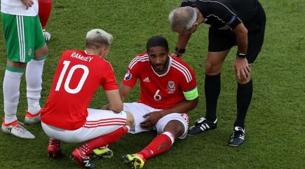 Ashley Williams expected to be fit for Wales&#39 clash with Belgium