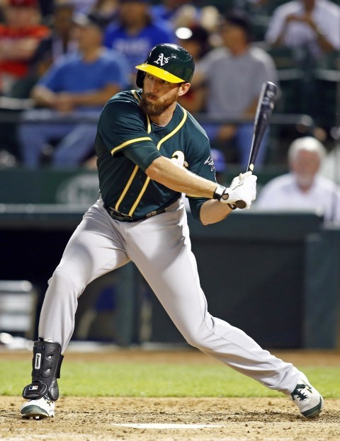 Texas Rangers release Ike Davis