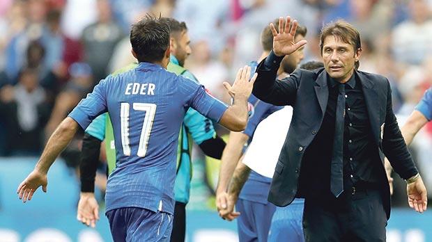 Former Italy coach Antonio Conte with national team player Eder during the Euro 2016 tournament