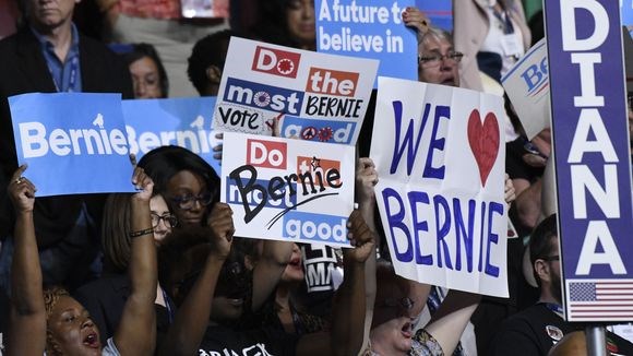 In 10th convention speech, Bill Clinton faces tougher crowd