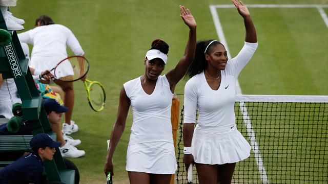 Williams sisters feel the Wimbledon love