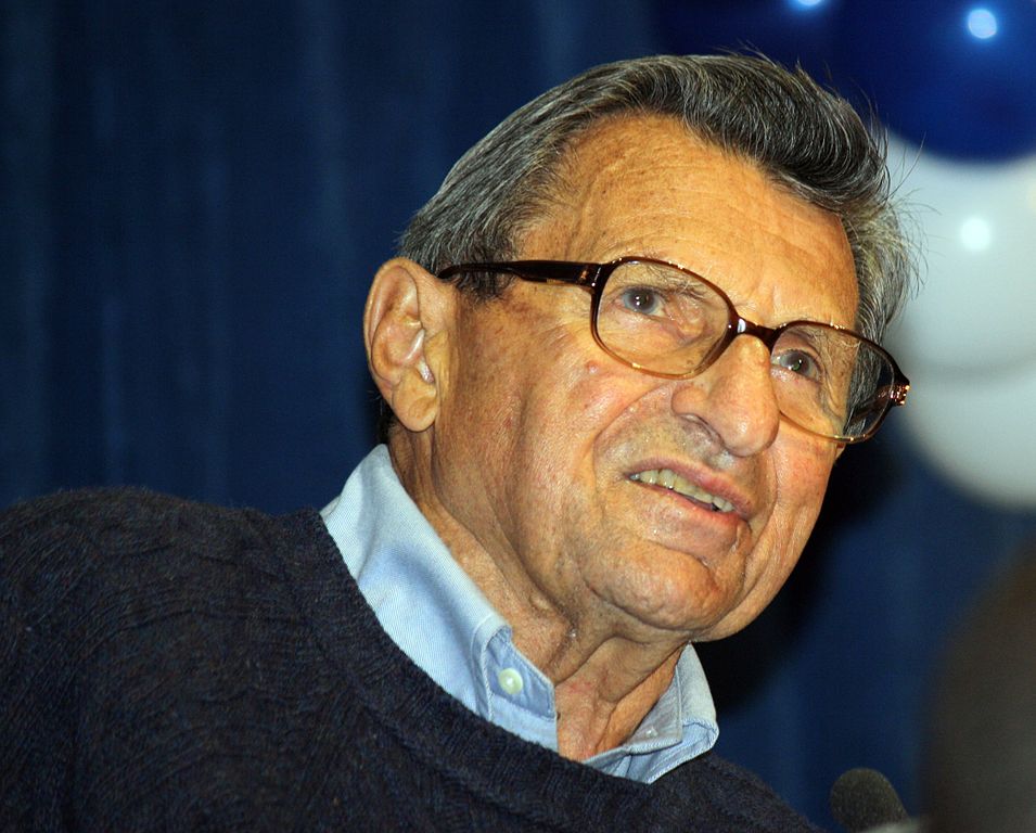 Paterno was told of Sandusky's child abuse in 1976: court docs