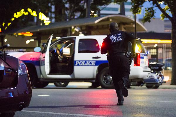 Before gunfire, Dallas officers, BLM protesters were posing for photos together