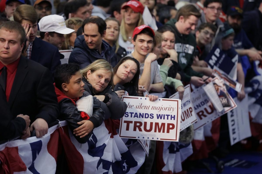 Donald Trump vs. Hillary Clinton latest polls: College-educated whites put hole in Trump card