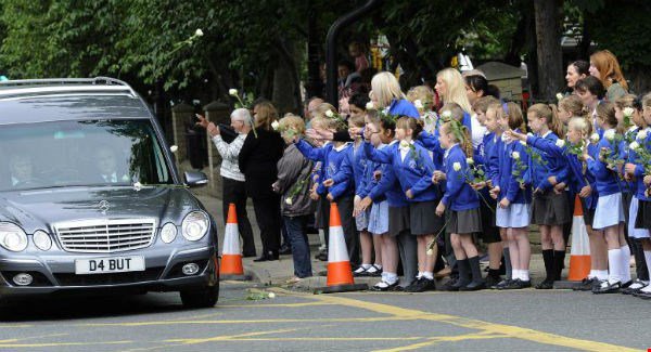 Hundreds line the streets to pay tribute on day of Jo Cox's funeral