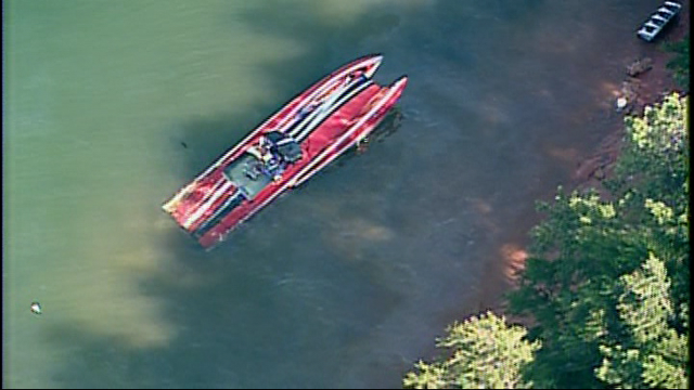 LIVE: Massive search after speedboat flips on Lake Lanier