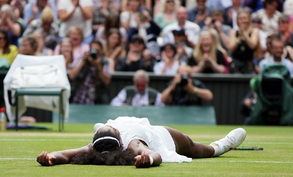 2-trophy day for Serena Williams: She and Venus win doubles