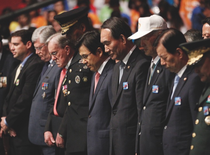 South Korea’s Prime Minister Hwang Kyo-ahn pays a silent tribute during a commemorative ceremony marking the 63rd anniversary of the Armistice Agreement and UN Forces Participation in the Korean War in Seoul yesterday