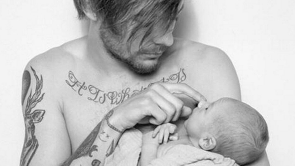 Louis Tomlinson files for joint custody of son