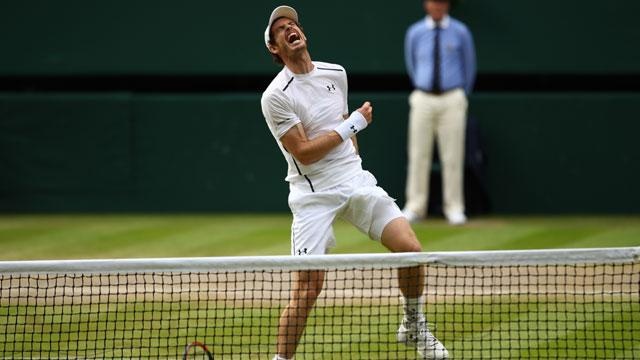 Murray and Raonic on serve in 3rd set